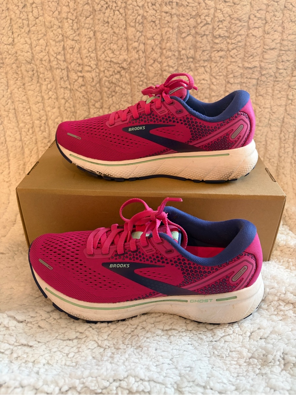 Brooks Women's Running Shoes - Bright Pink with Navy Accents